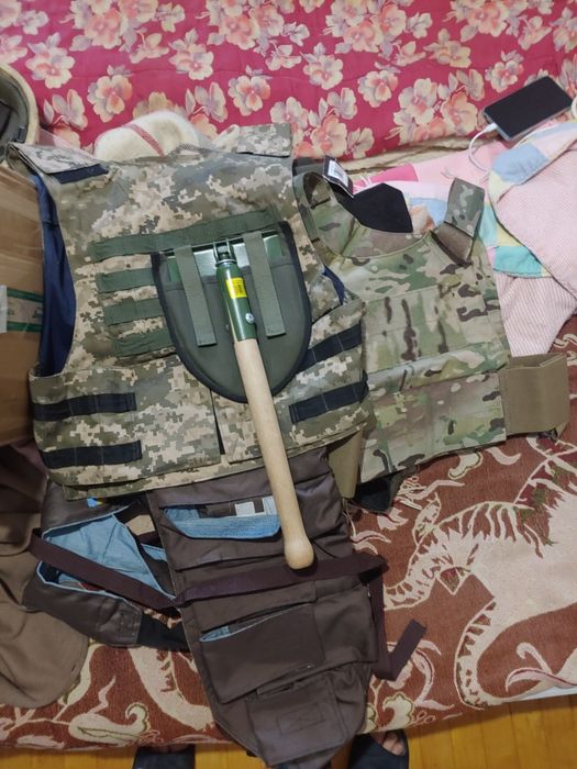 Продам плитоноски х розгрузками,штани і лопатою,рибалка мультикам