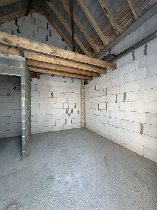 Таунхаус з власним двориком . Супер ціна !