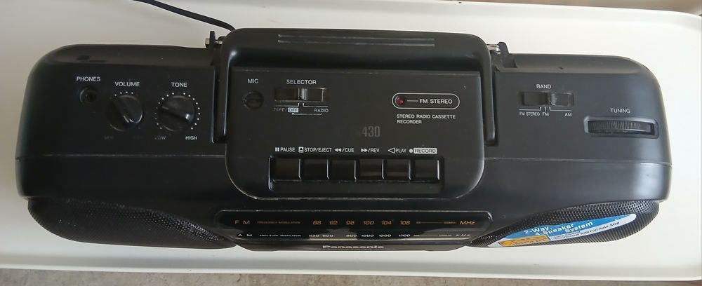 Vintage radiomagnetofon Panasonic model RX-FS430 z 1994 roku