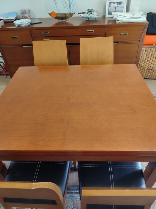 Mesa Extensível Cerejeira + 4 Cadeiras