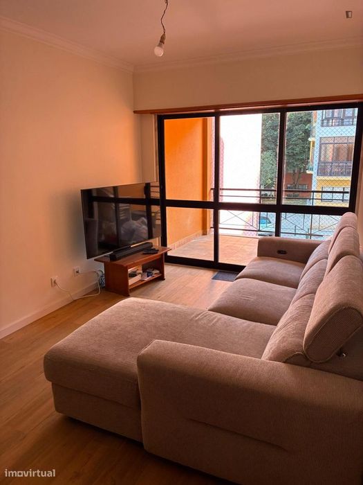 Quarto - localizado em Carcavelos Lisbon