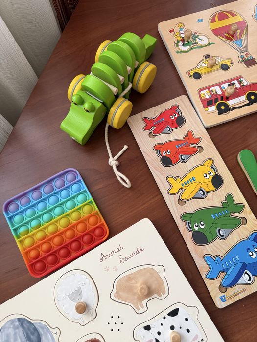 Монтесорі пазли та іграшки