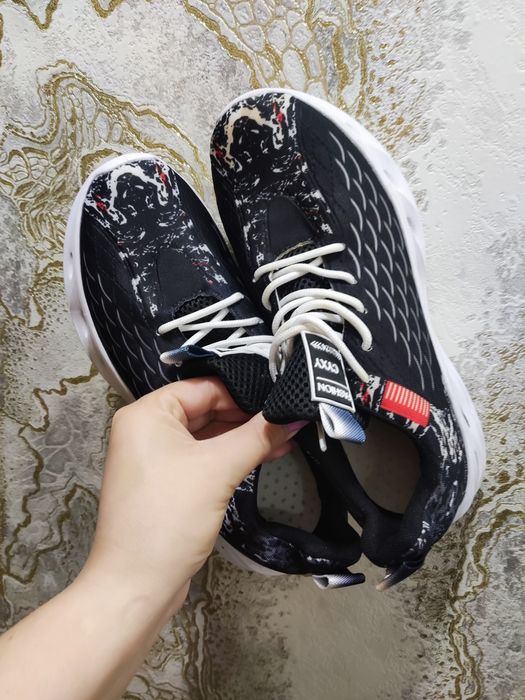 Кроссы 41размер новые