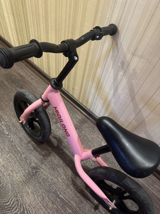 Беговел для дівчинки