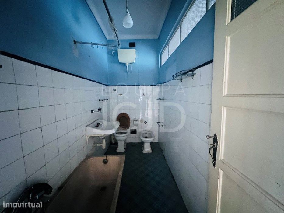 Apartamento T0+1 com Grande Terraço e Sótão - Avenidas Novas, Lisboa
