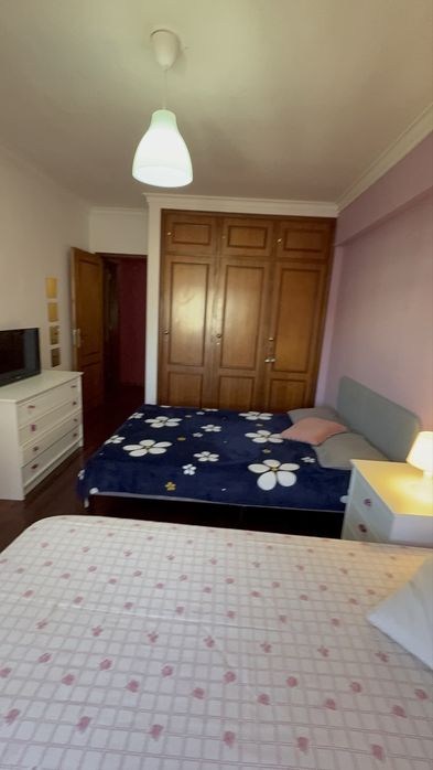 QUARTO mobiliado familiar em Massamá a 600 m da estação de comboio