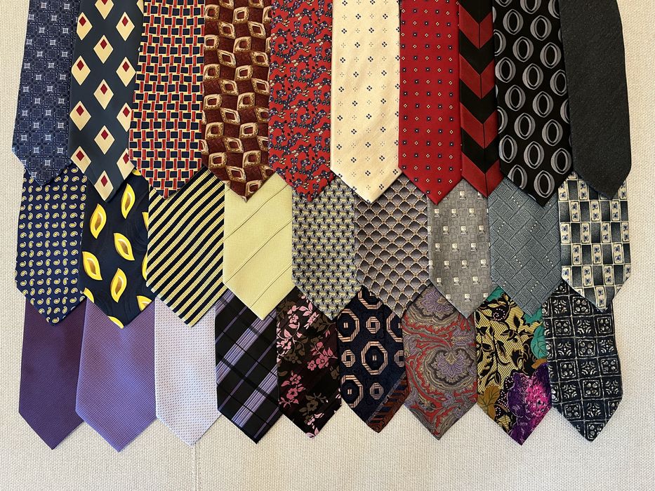 Різноманітні шовкові краватки