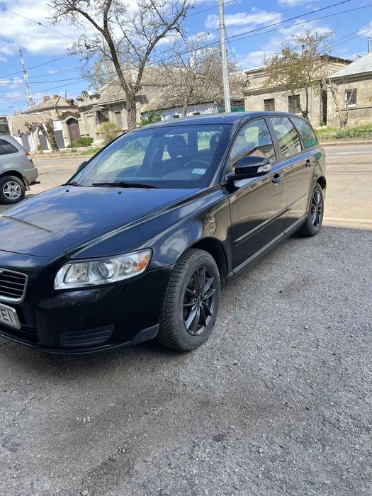 Volvo V50 2009 год
