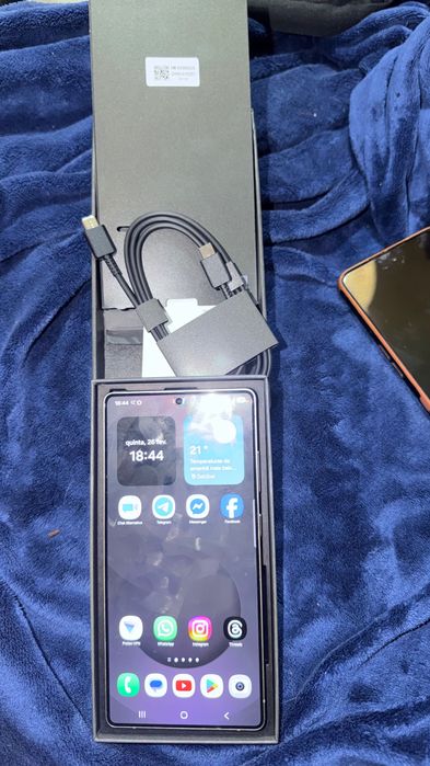 vendo 3 telemóveis como novos, nem um risco