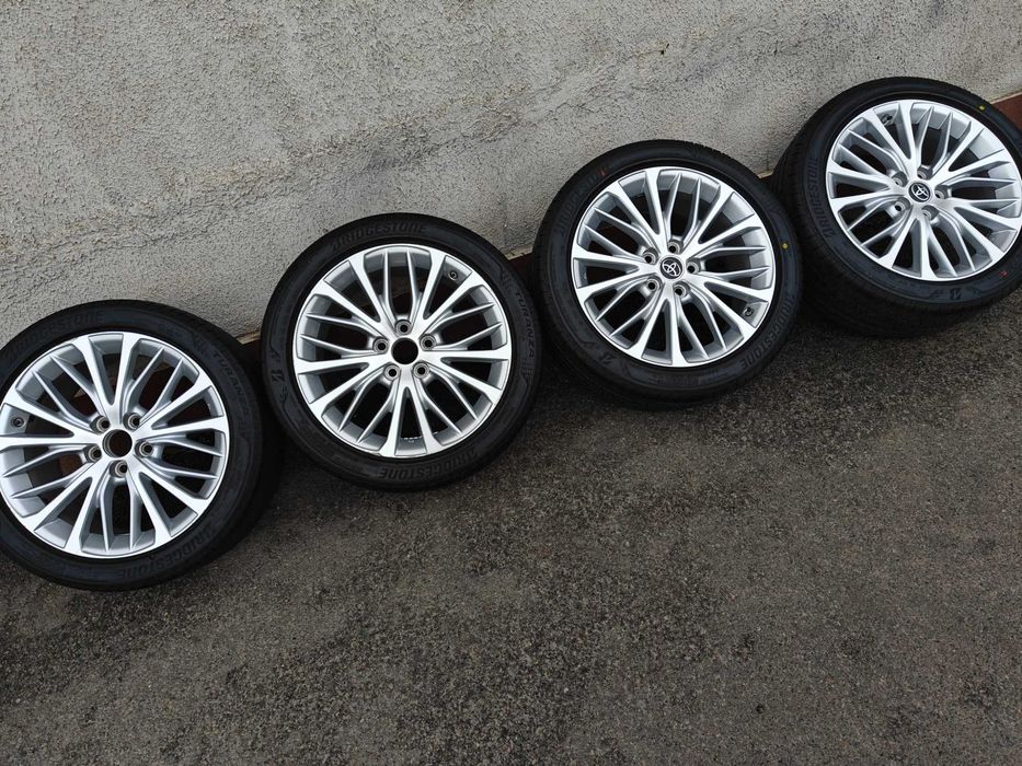 Диски 1-2-3шт  R18 на Toyota 8J 5×114,3 ET50 DIA60,1 чудовий стан
