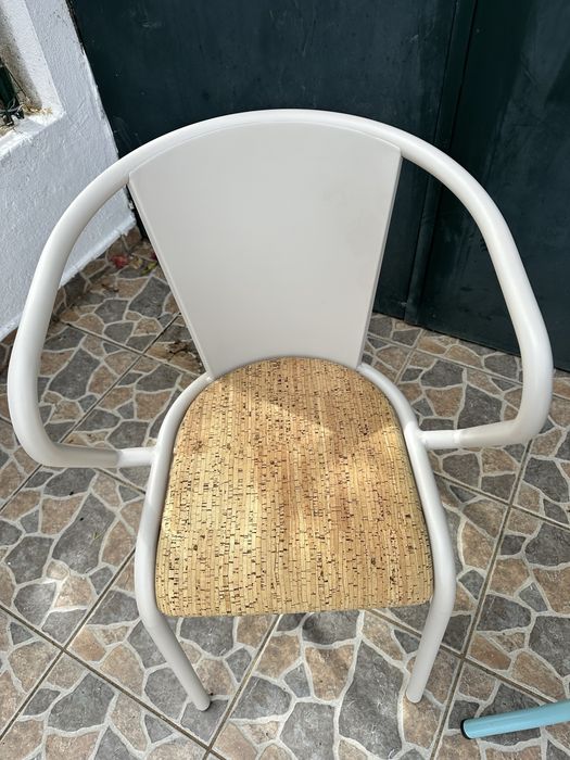 Conjunto mesa e cadeiras