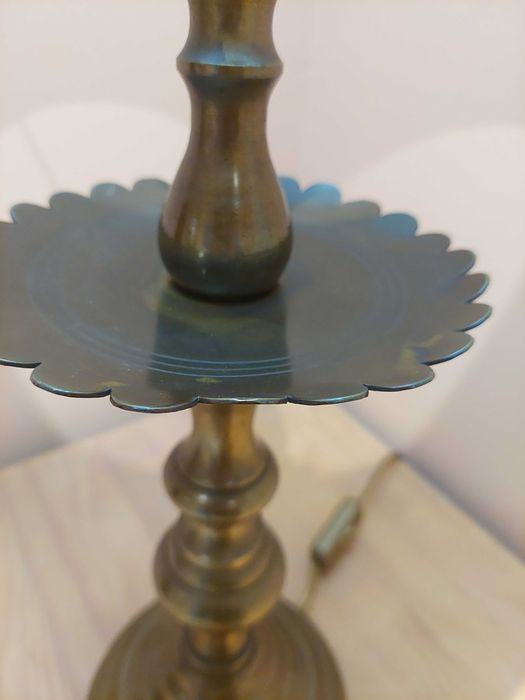 Candeeiro com abajur clássico