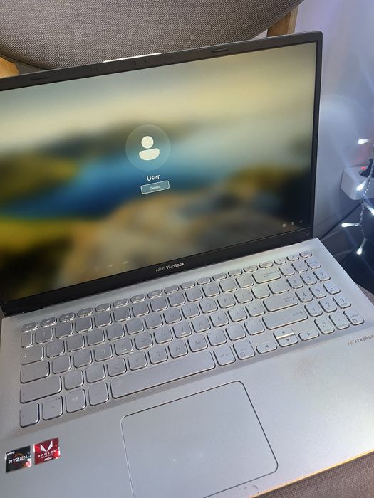 Asus VivoBook X512D