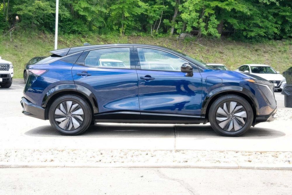 Nissan Ariya      2024