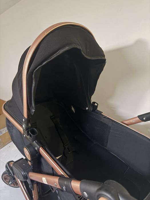 Vendo carrinho de bebé com ovo