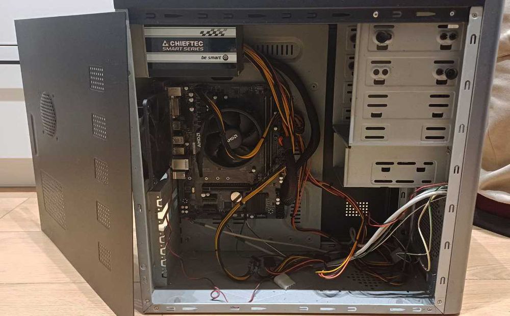 Komputer stacjonarny – Ryzen – bez dysku i bez karty graficznej