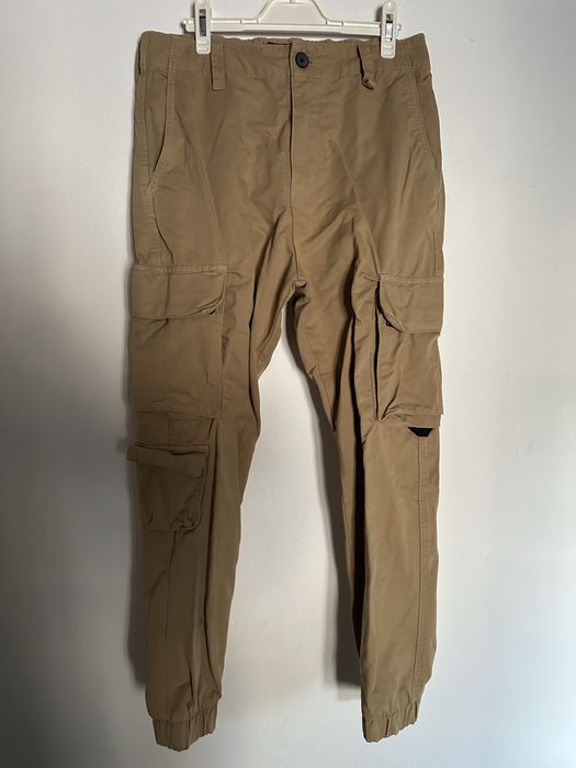 Várias calças Berska