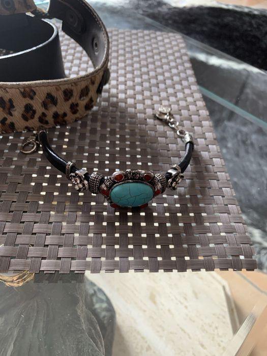 Cinto em pele cor leopardo pulseira.colar