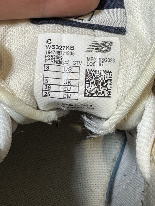 Оригінальні жіночі кросівки New Balance 327