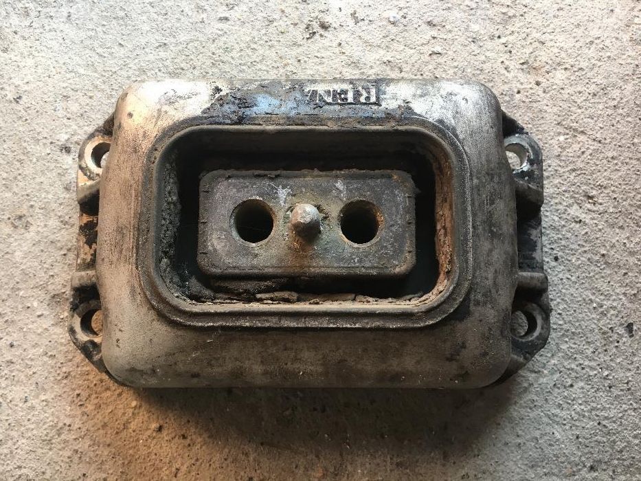 подушка двигателя Рено Магнум