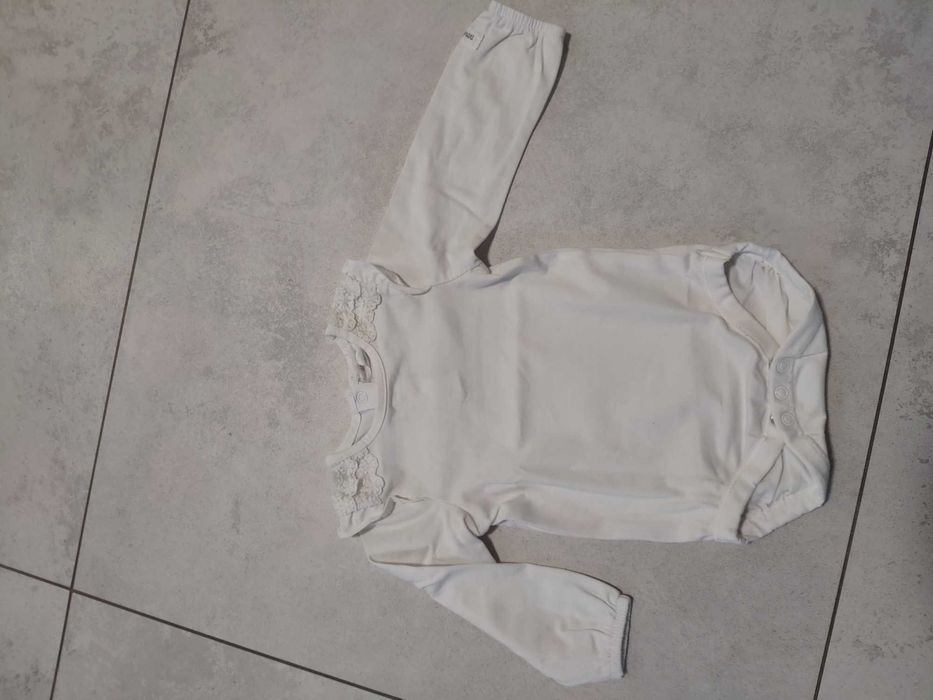 Piękne białe body niemowlęce roz.74 z Newbie