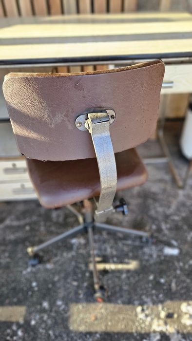 biurko metalowe z okresu PRL do renowacji