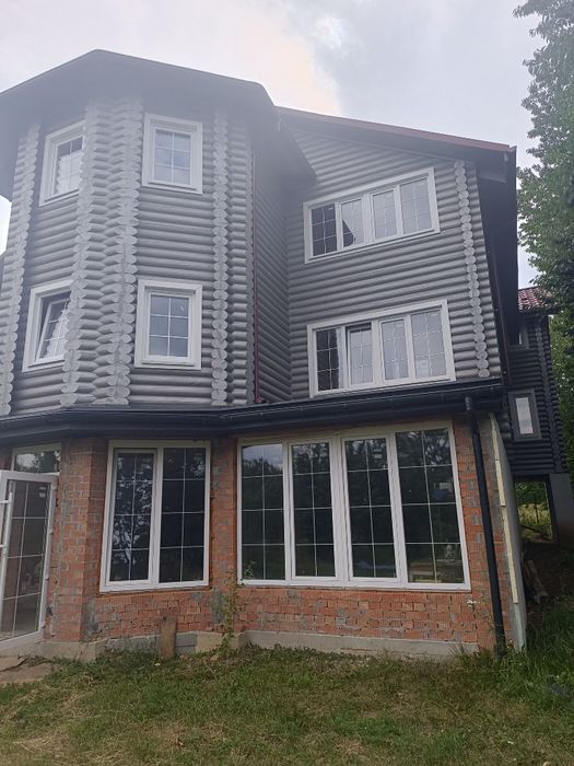 Продається готель на березі річки Дністер