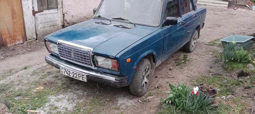 Машина ваз-2107 .