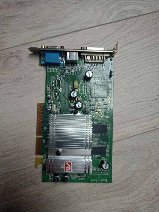 Karta graficzna SAPPHIRE ATI RADEON 9600 AGP i