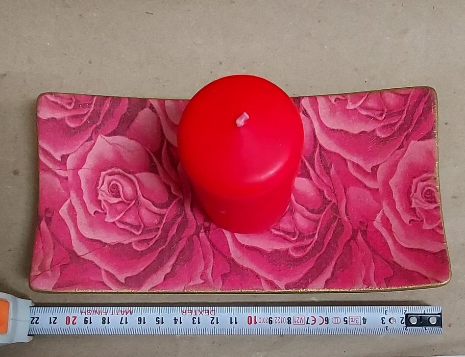 Prato pintado com tecnica de guardanapo