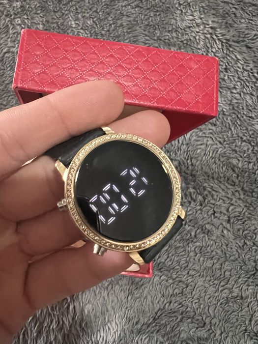 Relogio preto digital, novo