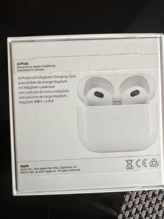Продам навушникі Apple airpods 3