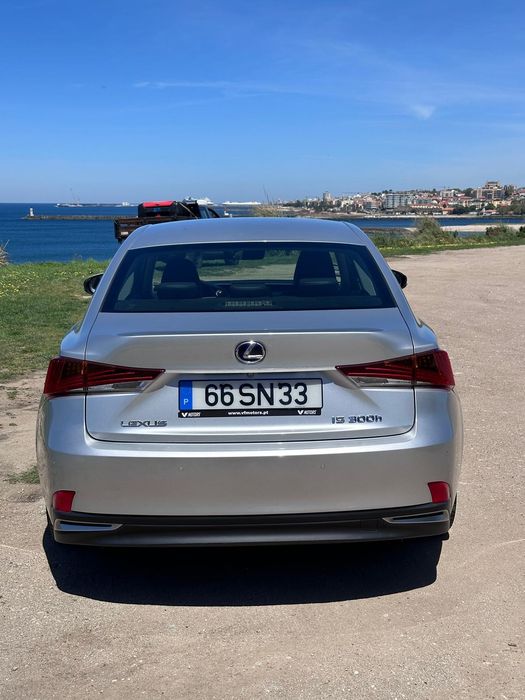 Vende se carro Lexus modelo 300h, otimo estado, hibrido com 105.000 km.Porto