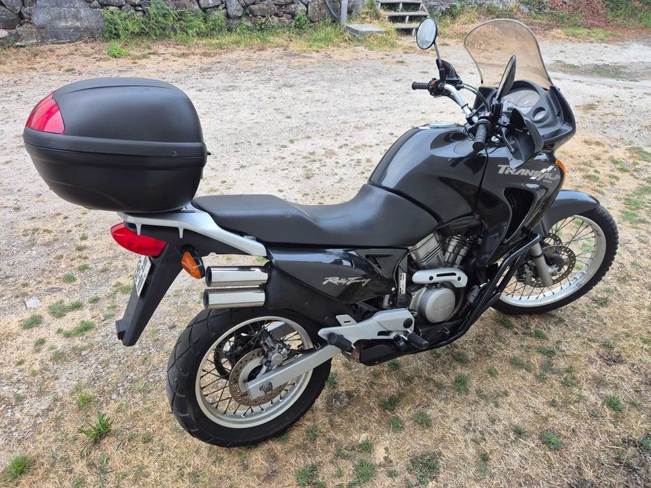 Vendo mota Transalp 650 em excelente bom estado