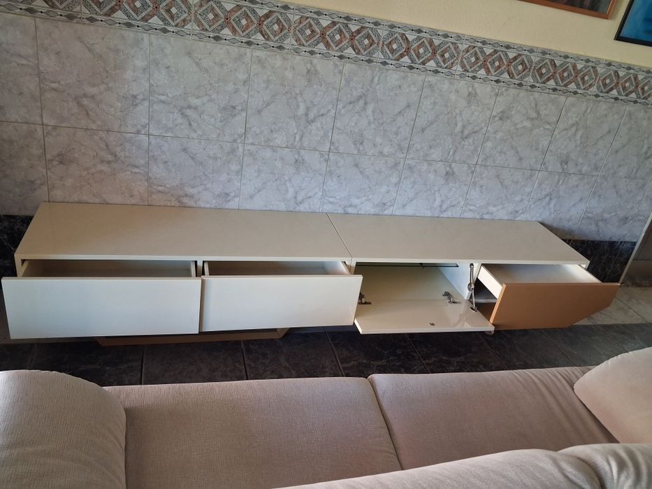 Base TV toda MDF idrofulo lacado.