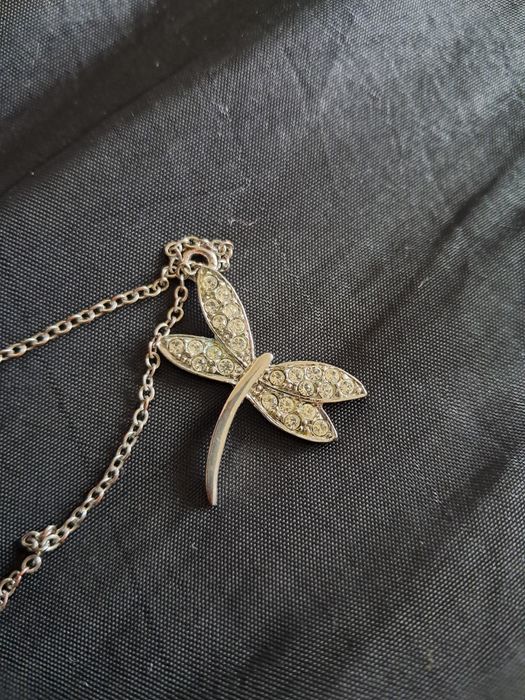 Naszyjnik ważka koloru srebrnego
