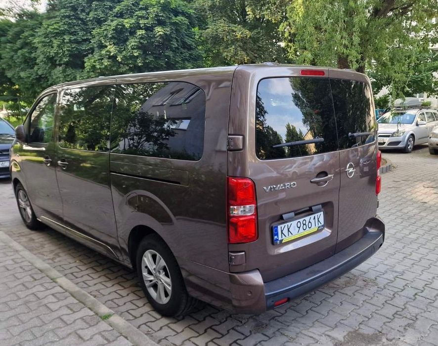 Bus 9 osobowy - Podróżuj razem wygodnie i bezpiecznie. Wynajmij mnie.