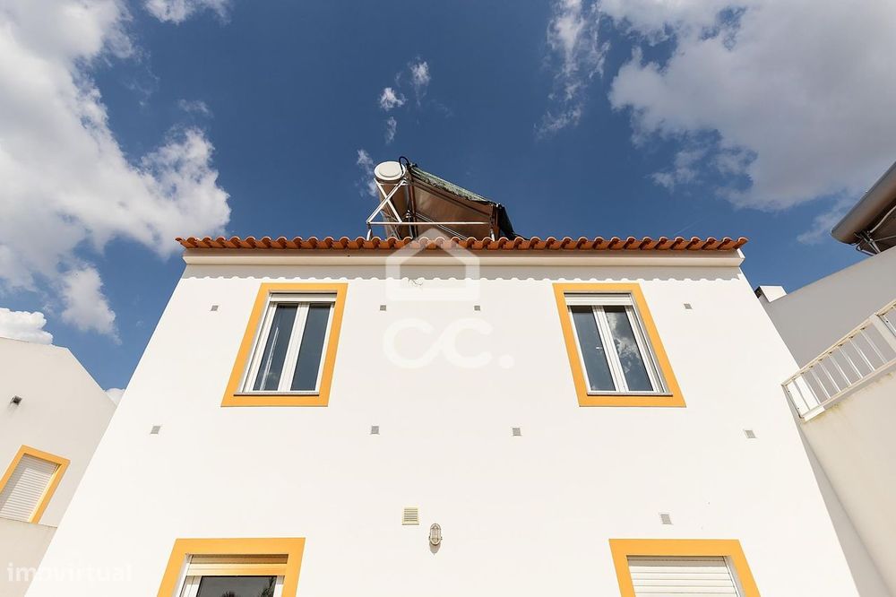 Moradia T3 c/ Quintal, Terraço e Garagem no Loteamento Quinta das Sesm