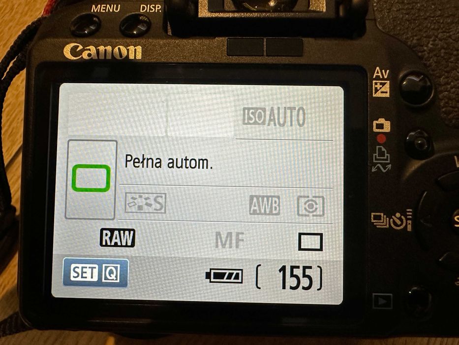 Canon EOS 500D z obiektywem Canon 18-135