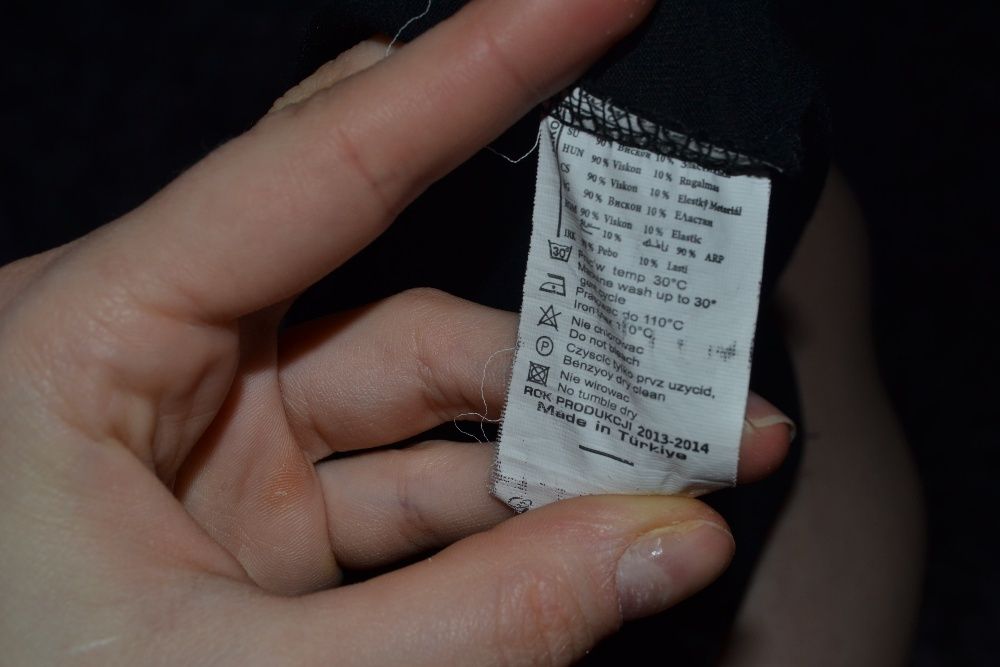 Bluzka koszulka t-shirt czarna S M 36 38 kołnierz cekiny wiskoza