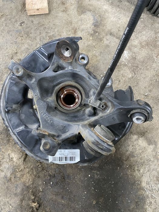 BMW F30 328i задня опора цапфа полуось кардан