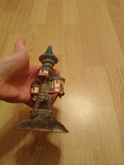 Sprzedam ozdobę do akwarium zamek.