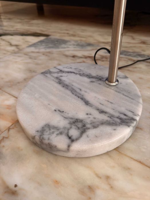 Candeeiro de arco c/ base mármore - Elegante - pouco uso