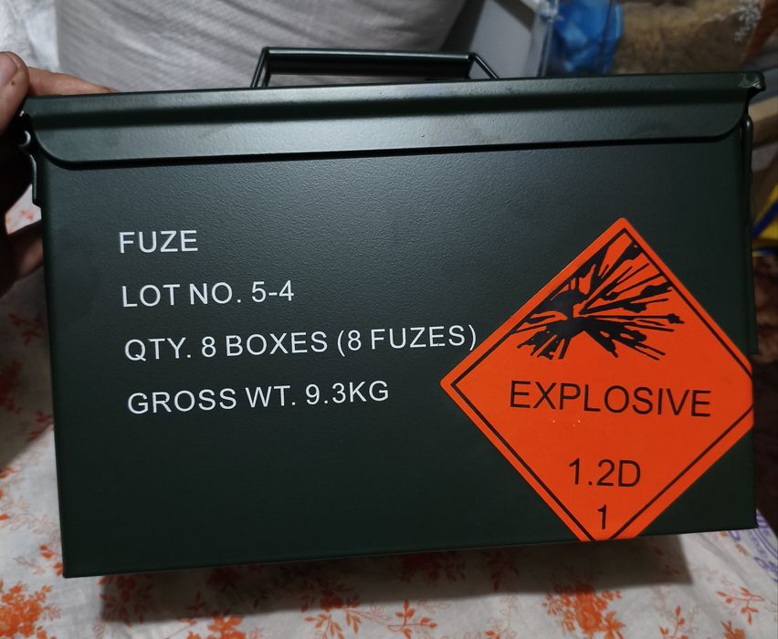 Ящики металеві герметичні, дві ручки.