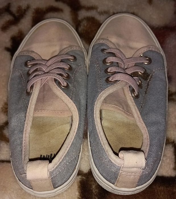 Віддам кеди  H&M