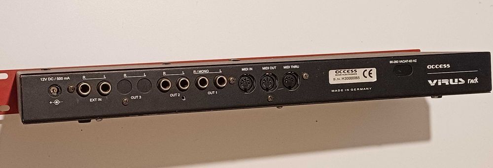 Syntezator "Virus" rack