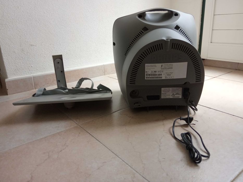 Televisão Philips pequena com suporte