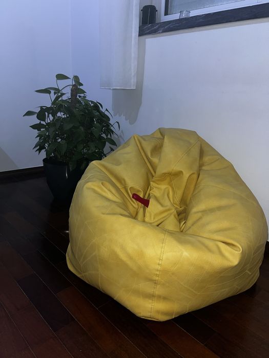 Puff Amarelo Moderno