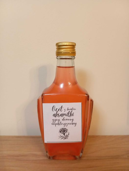 Zywy domowy niepasteryzowany ocet z kwiatow aksamitki