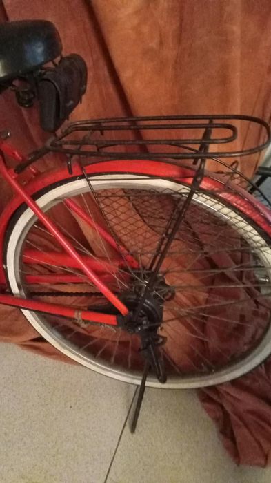 Bicicleta senhora com cesto